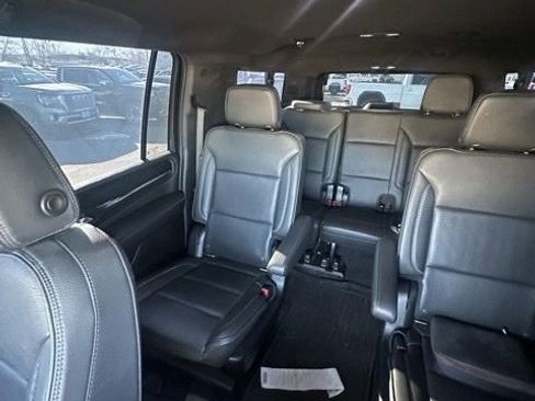 Used 2022 GMC Yukon XL Denali image 7