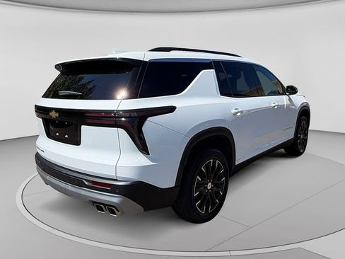Used 2025 Chevrolet Traverse LT w/ Sun and Wheel Package AWD/4WD image 5