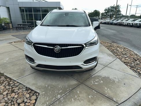 Used 2018 Buick Enclave Premium w/ Experience Buick Package FWD image 4