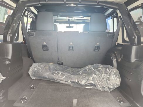 Used 2021 Jeep Wrangler Unlimited Rubicon image 41