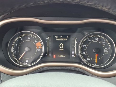 Used 2017 Jeep Cherokee Latitude FWD image 11