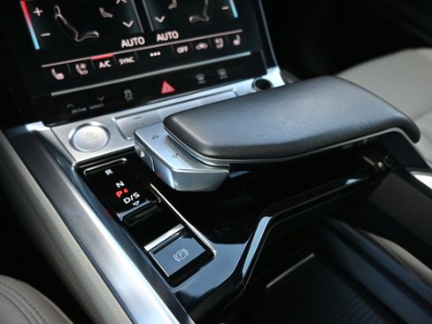 Used 2019 Audi e-tron Premium Plus image 56