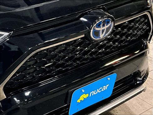 Used 2021 Toyota RAV4 SE image 32