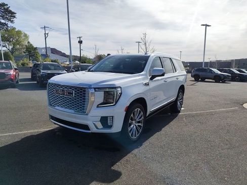 Used 2021 GMC Yukon Denali w/ Denali Premium Package image 7