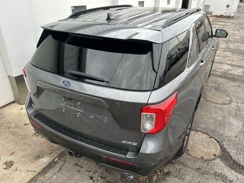 Used 2023 Ford Explorer XLT w/ Equipment Group 202A image 5