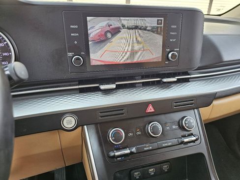 Used 2022 Kia Carnival LX FWD image 22