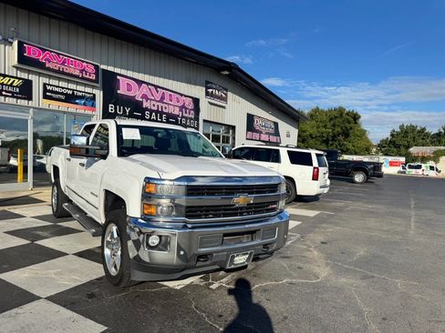 Used 2015 Chevrolet Silverado 2500 LTZ w/ LTZ Plus Package image 3