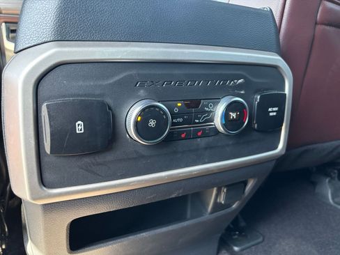 Used 2023 Ford Expedition Limited RWD image 25