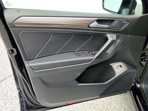 Used 2022 Volkswagen Tiguan SEL R-Line image 11