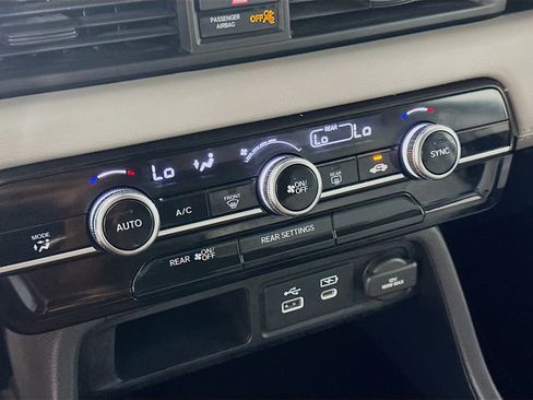 Used 2023 Honda Pilot LX image 11