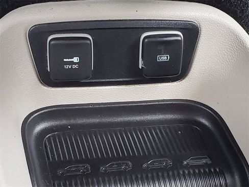 Used 2017 Chrysler Pacifica Touring image 27