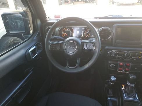 Used 2023 Jeep Gladiator Sport AWD/4WD image 12