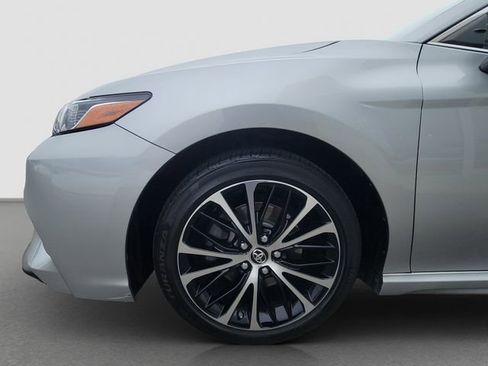 Used 2018 Toyota Camry SE w/ Moonroof Package image 15
