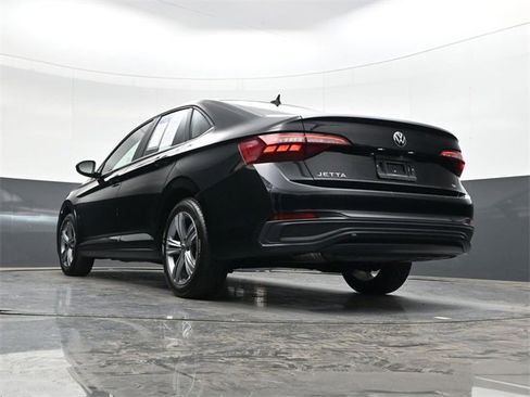 Used 2024 Volkswagen Jetta SE image 32