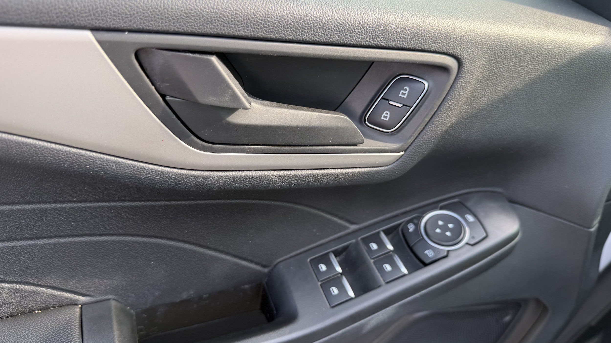 Used 2022 Ford Escape SE w/ SE Sport Appearance Package AWD/4WD image 24