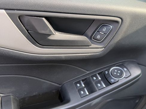 Used 2022 Ford Escape SE w/ SE Sport Appearance Package AWD/4WD image 24