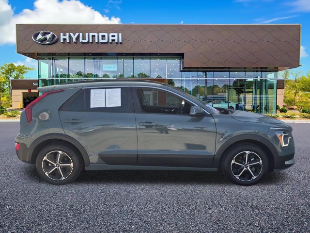 Used 2024 Kia Niro EX FWD image 5