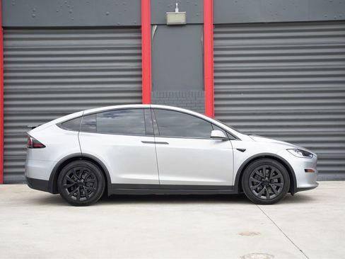 Used 2024 Tesla Model X image 8