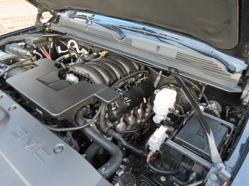 Used 2019 GMC Yukon SLT w/ Premium Edition image 38