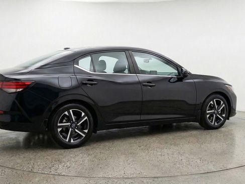 Used 2025 Nissan Sentra SV image 9