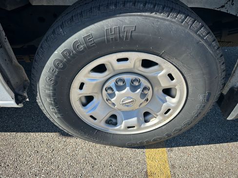 Used 2019 Nissan NV 2500 SV image 5