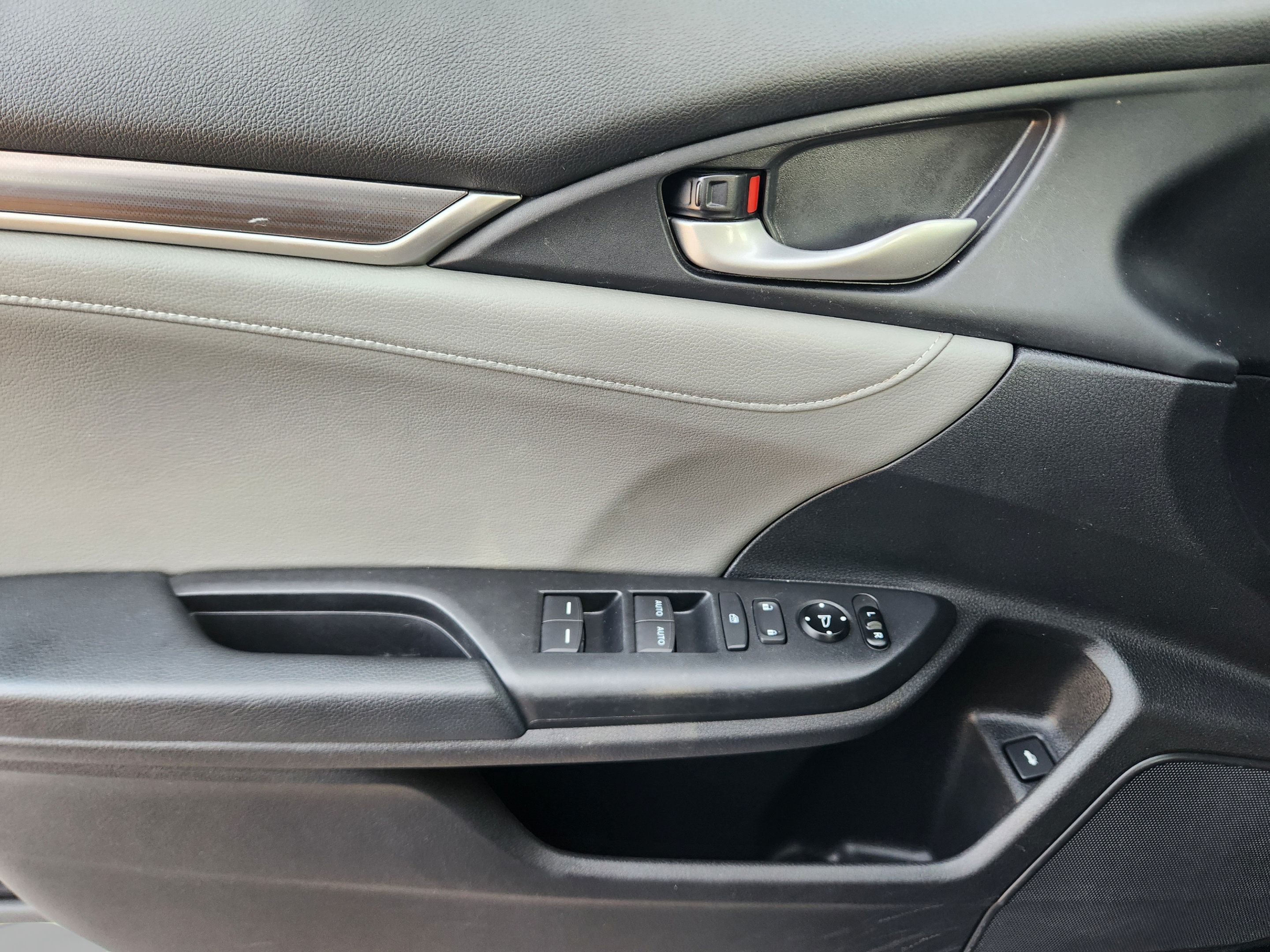 Used 2020 Honda Civic EX-L image 17