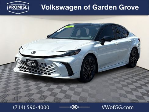 Used 2025 Toyota Camry XSE FWD image 4