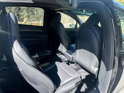 Used 2022 Tesla Model X image 60