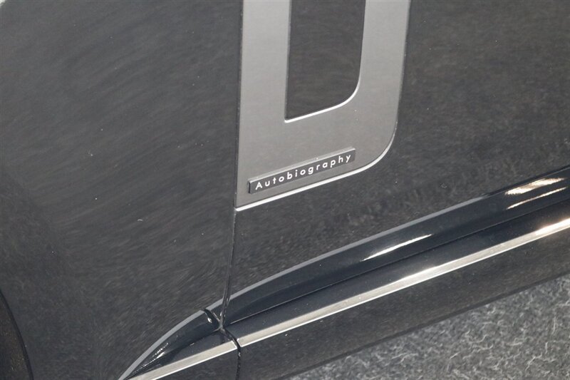 Used 2025 Land Rover Range Rover Long Wheelbase Autobiography AWD/4WD image 46