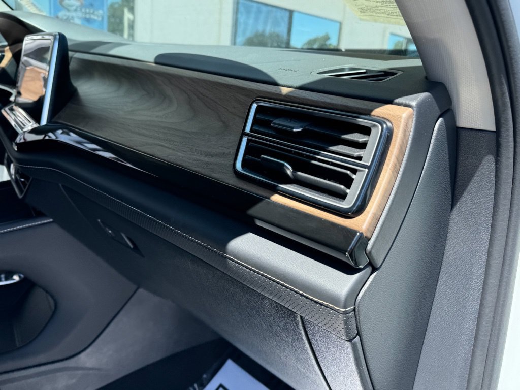 Used 2025 Volkswagen Atlas SE FWD image 23