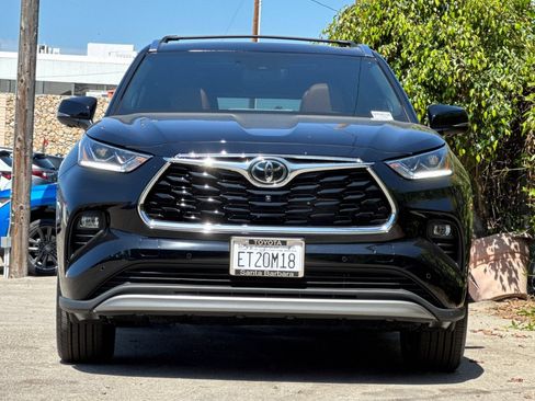 Used 2026 Toyota Highlander Platinum AWD/4WD image 9