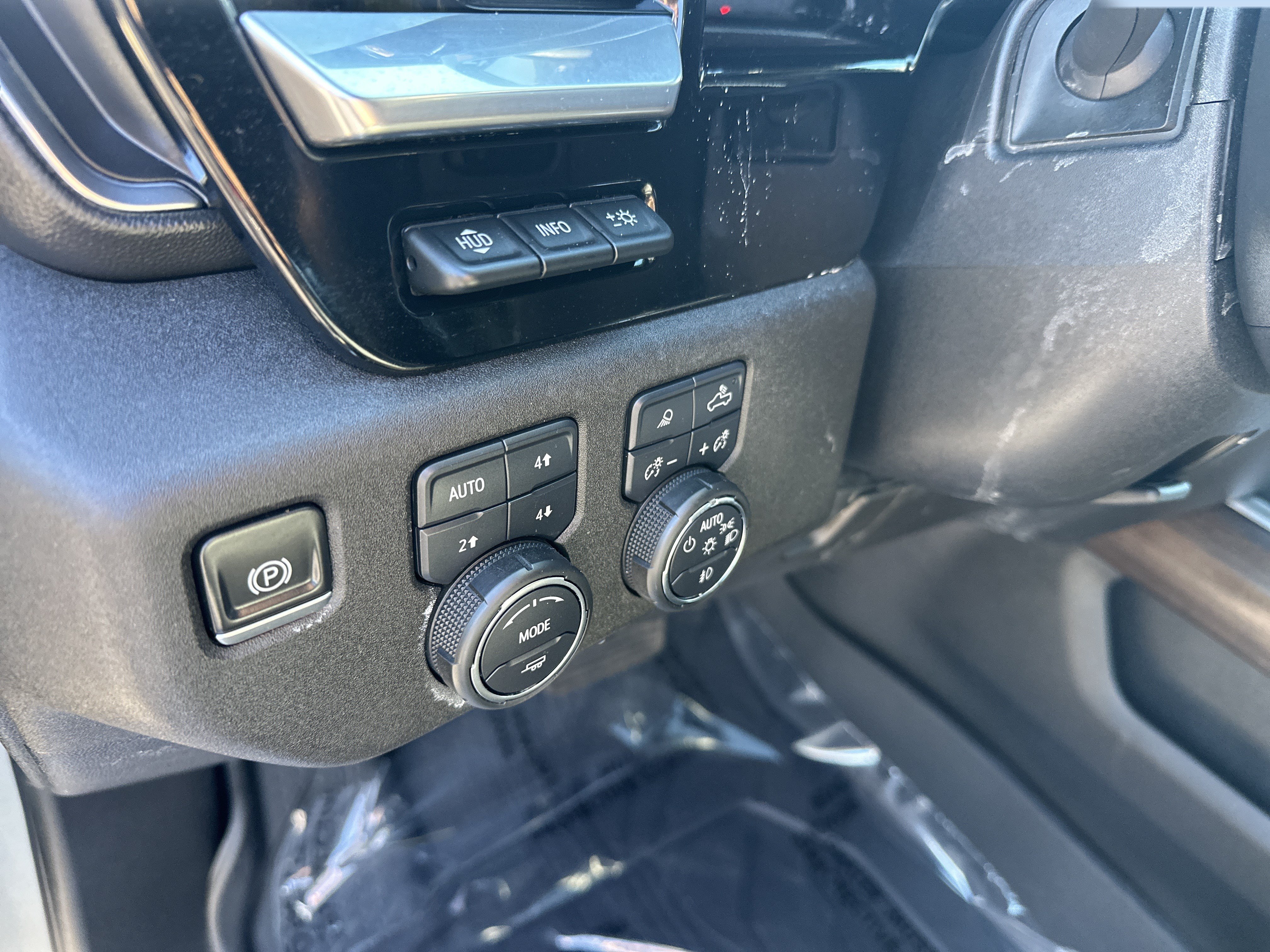 Used 2024 Chevrolet Silverado 2500 High Country w/ High Country Premium Package AWD/4WD image 14