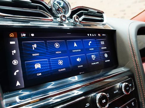 Used 2022 Bentley Bentayga AWD/4WD image 64