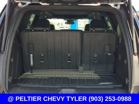 Used 2023 GMC Yukon SLT AWD/4WD image 8