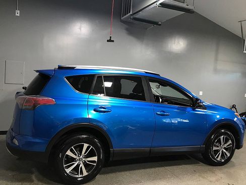 Used 2018 Toyota RAV4 XLE FWD image 3