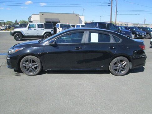 Used 2021 Kia Forte GT-Line w/ GT-Line Premium Package FWD image 2