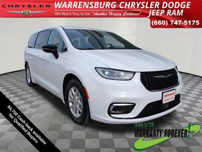 New 2026 Chrysler Pacifica Select