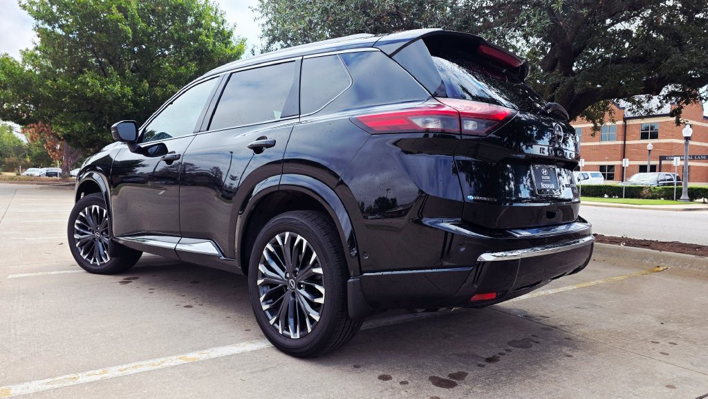 Used 2024 Nissan Rogue Platinum AWD/4WD image 5