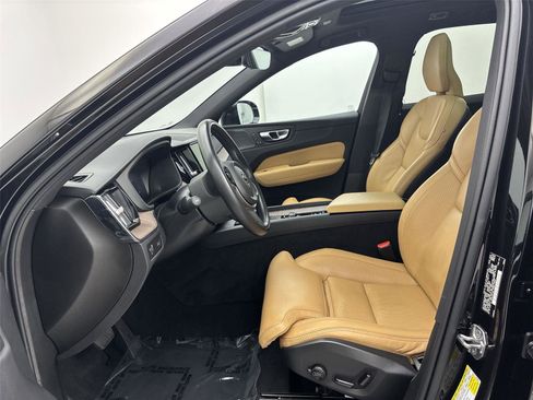 Used 2021 Volvo XC60 T5 Inscription w/ Climate Package image 25