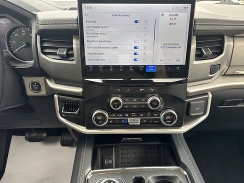 Used 2024 Ford Expedition XLT AWD/4WD image 28