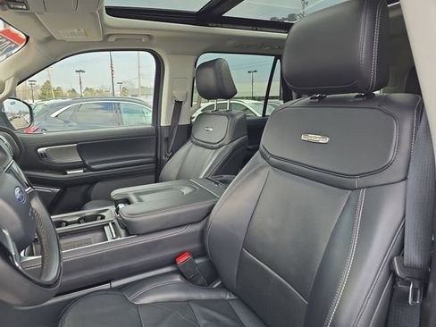 Used 2025 Ford Expedition Platinum AWD/4WD image 17