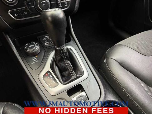 Used 2018 Jeep Cherokee Latitude Plus AWD/4WD image 32
