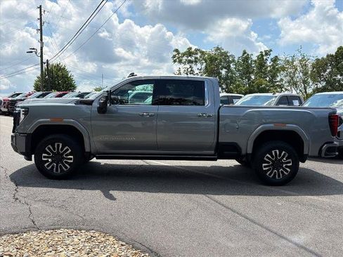 Used 2024 GMC Sierra 2500 Denali Ultimate AWD/4WD image 3