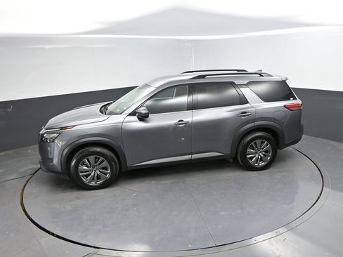 Used 2025 Nissan Pathfinder SV FWD image 28