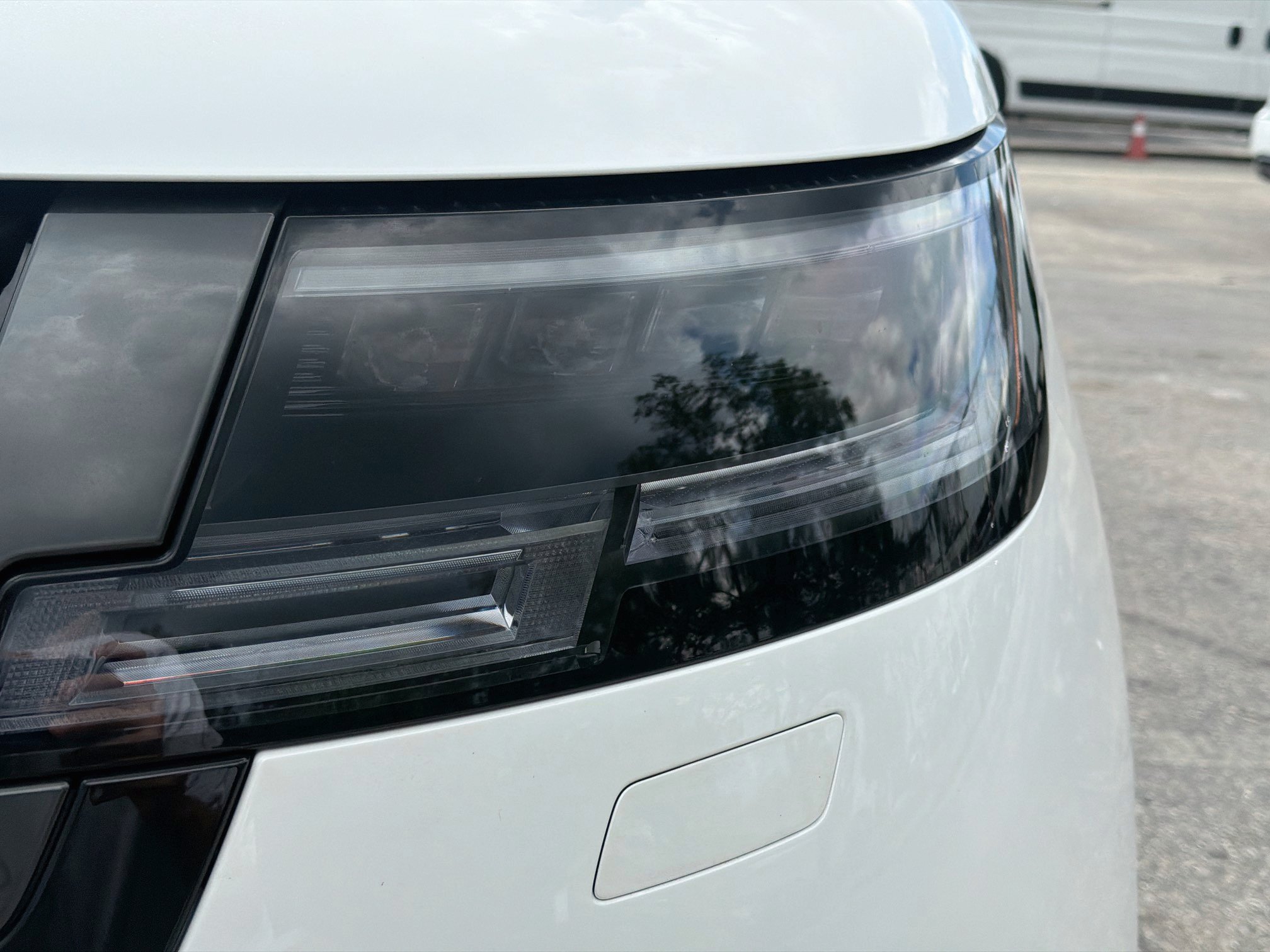 New 2026 Land Rover Range Rover Long Wheelbase SE AWD/4WD image 9
