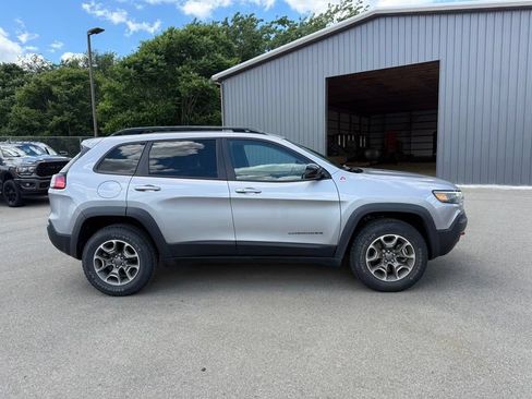 Used 2022 Jeep Cherokee Trailhawk w/ Premium Leather Package AWD/4WD image 5