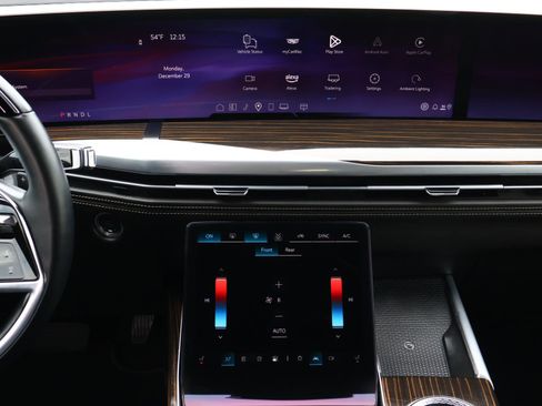 Certified 2025 Cadillac Escalade ESV Luxury image 15