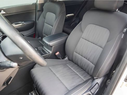 Used 2017 Kia Sportage LX image 9