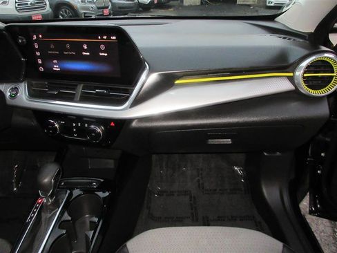 Used 2024 Chevrolet Trax LT image 27