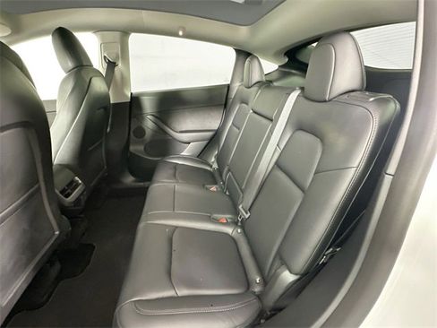 Used 2022 Tesla Model Y Long Range image 20